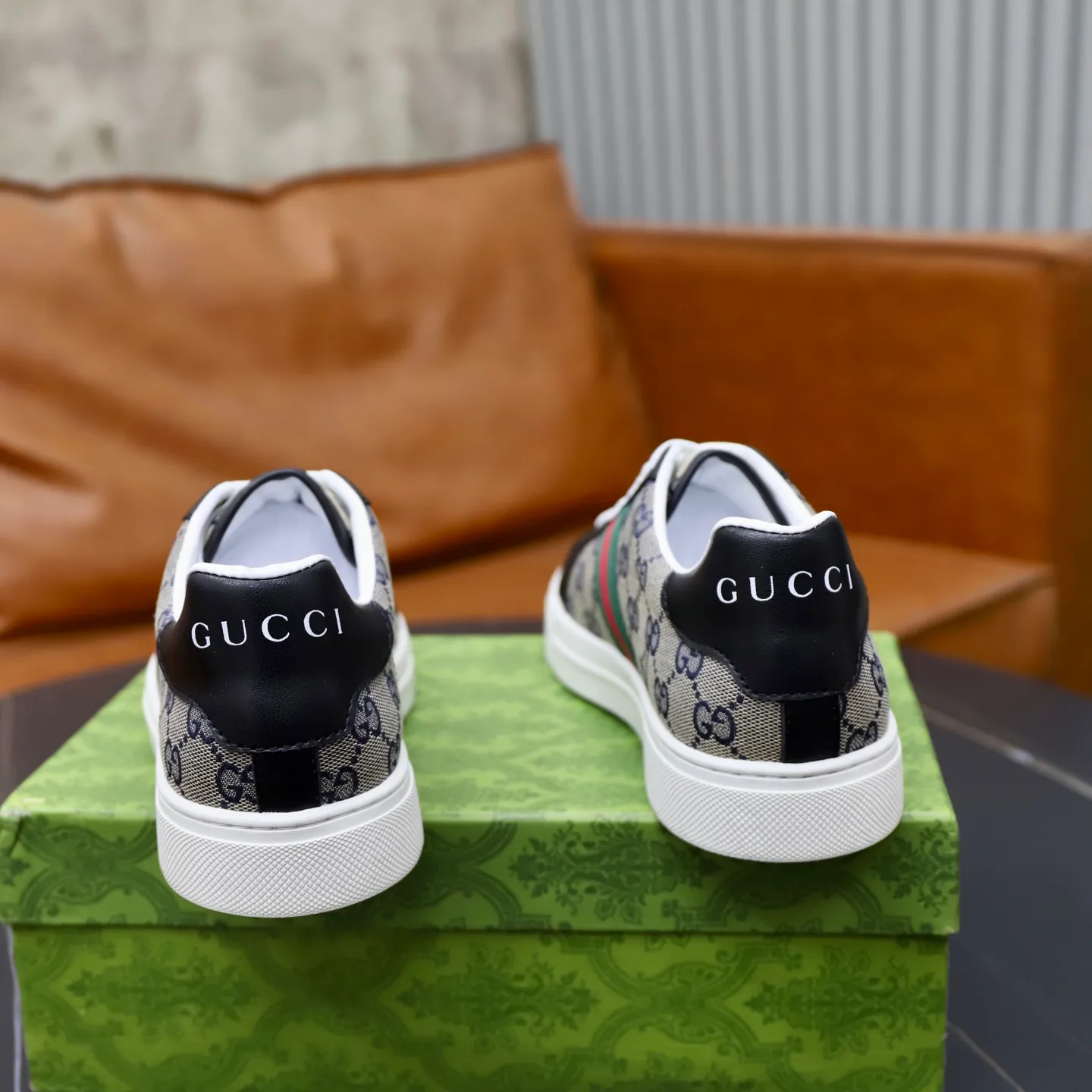 Ex-factory price: 400💰🙅‍♂️🙅‍♂️🙅‍♂️ Brand: Gucci GUCCi Standard code: 38-44 (45 customized) Grade: Same as the official website Material: Original leather splicing Comfortable and breathable sheepskin lining Original wear-resistant outsole Style category: Men's fashionable casual shoes Running sneakers Distinguished luxury brand elements Top luxury Color: actual picture color